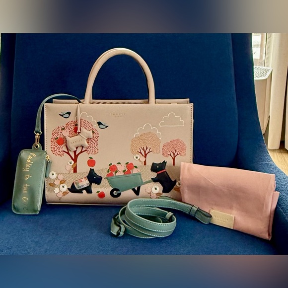 RARE Radley London Picture Bag Radley to the Core Apple Satchel Bag _Price Firm - Picture 3 of 17